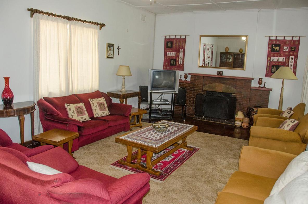 Hillside Manor Hotel Булавайо Екстериор снимка
