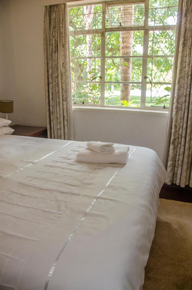 Hillside Manor Hotel Булавайо Екстериор снимка