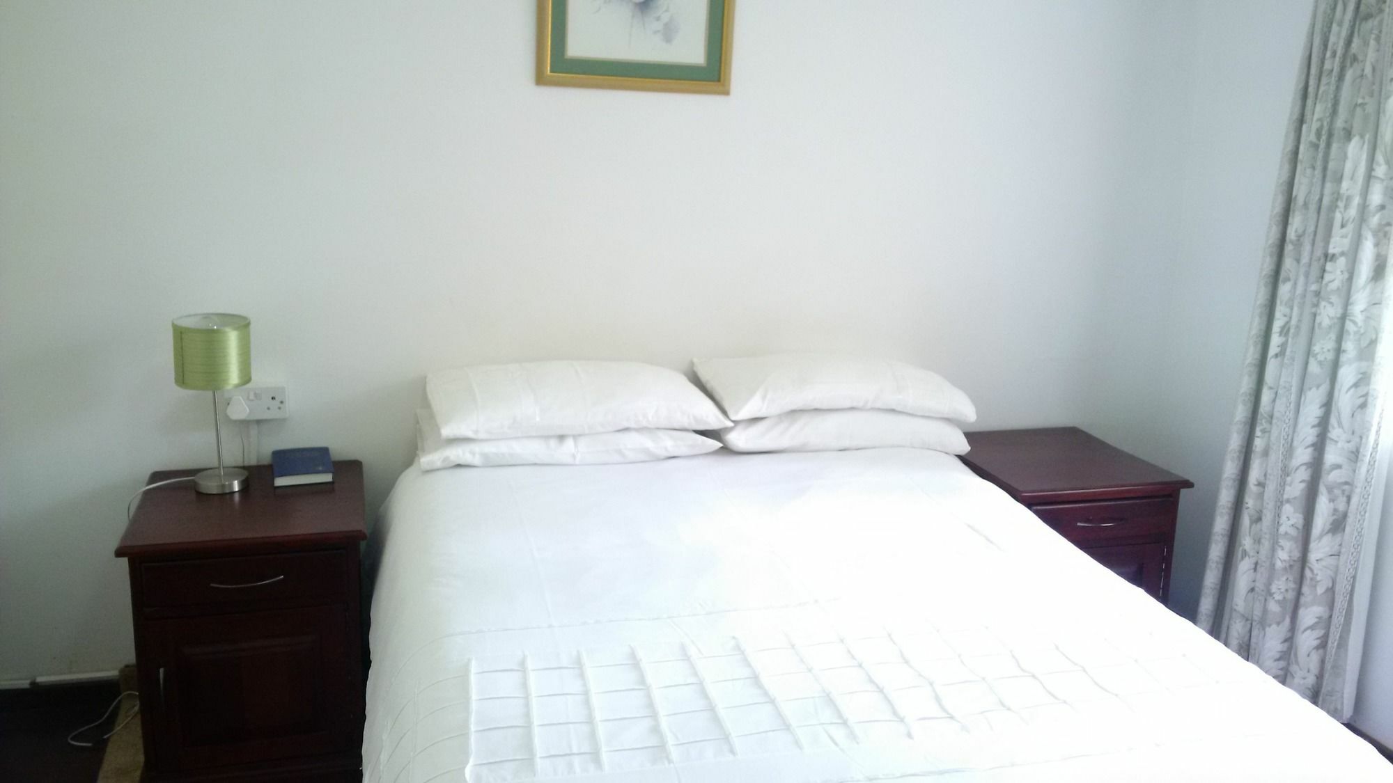 Hillside Manor Hotel Булавайо Екстериор снимка